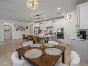 10218 E Wavelength Ave in Mesa, AZ - Building Photo - Building Photo