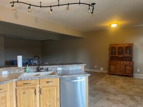 1431 Heather Ln, Unit # 2 in Webb City, MO - Foto de edificio - Building Photo