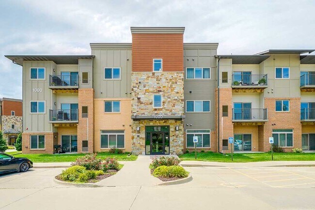 360 at Jordan West in West Des Moines, IA - Foto de edificio - Building Photo
