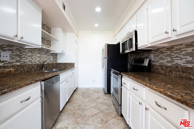 433 S Manhattan Pl-Unit -108 in Los Angeles, CA - Building Photo - Building Photo