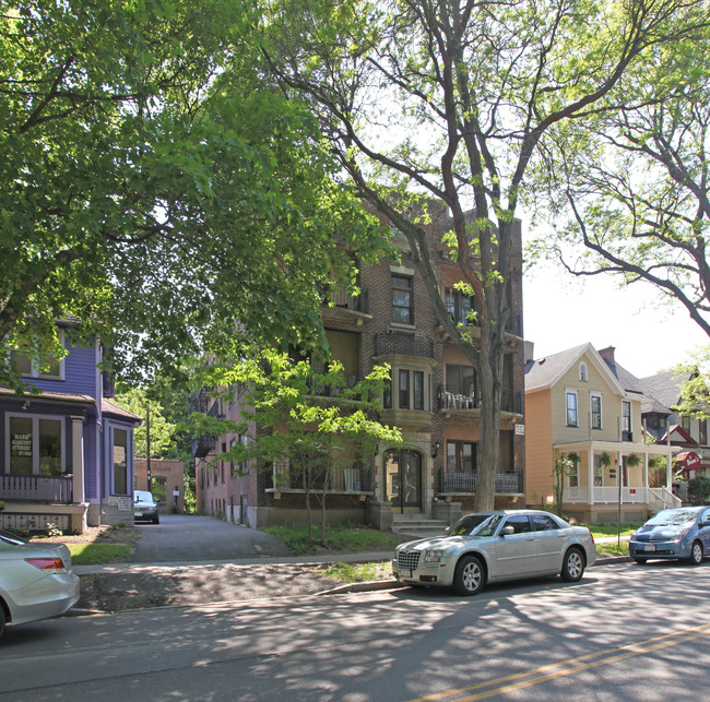 275 Park Ave in Rochester, NY - Building Photo - Building Photo