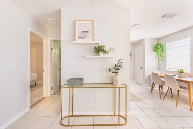 2039 Monroe Ave in Naples, FL - Foto de edificio - Building Photo