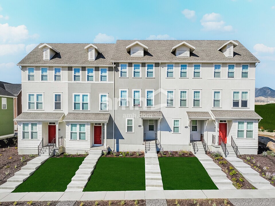 11032 S Blue Bayou Dr in South Jordan, UT - Foto de edificio