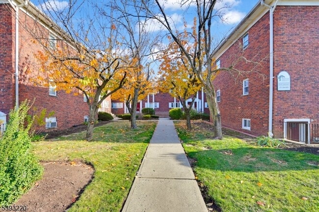 640 Franklin Ave in Nutley, NJ - Building Photo - Building Photo