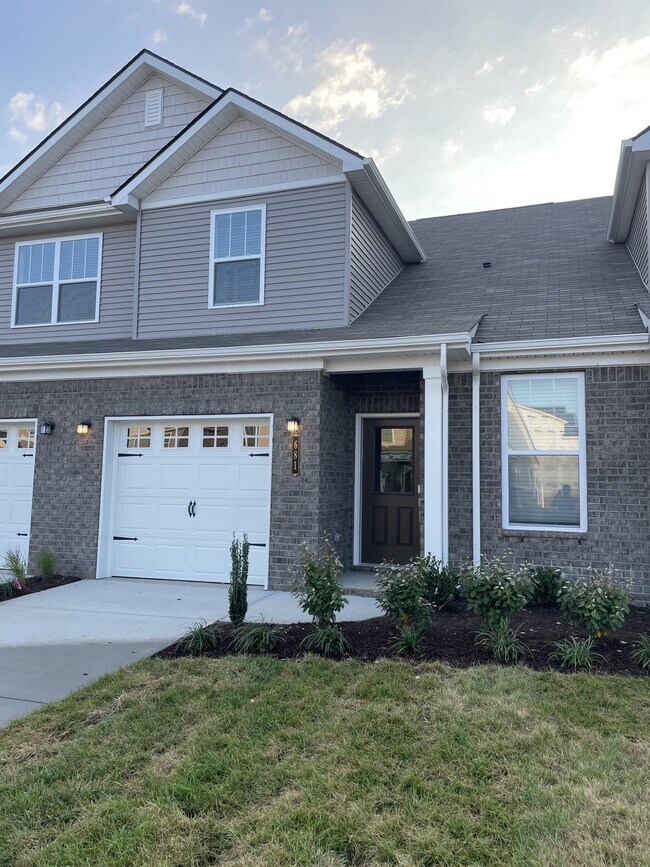 681 Birdie Dr in Spring Hill, TN - Building Photo - Building Photo