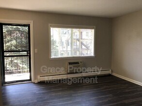 5770 E Warren Ave in Denver, CO - Building Photo - Building Photo