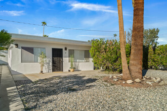 4444 E Sunny Dunes Rd in Palm Springs, CA - Building Photo - Building Photo