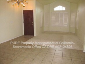 3228 Boulder Creek Way in Sacramento, CA - Building Photo - Building Photo
