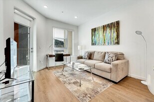 593 Camino De La Reina, Unit ID1287533P in San Diego, CA - Building Photo