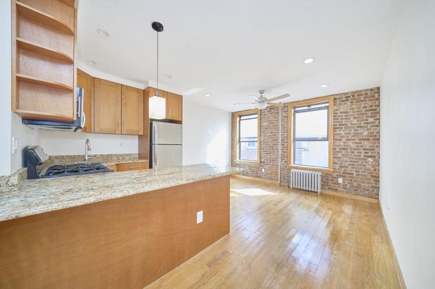 610 W 196th St in New York, NY - Building Photo