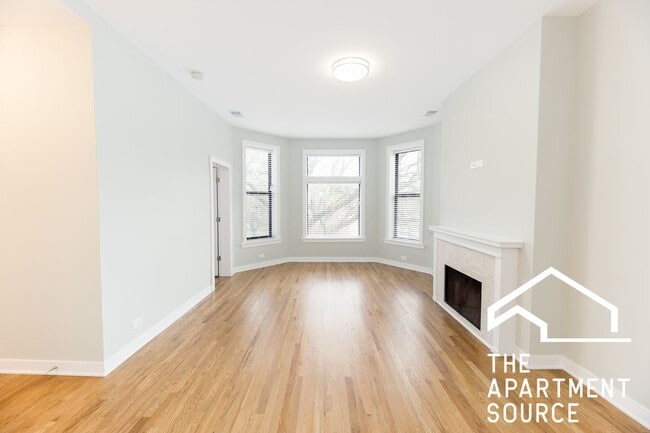 2924 W Logan Blvd, Unit 2W in Chicago, IL - Foto de edificio - Building Photo