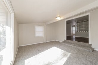 5903 Fairlane Dr in Kansas City, MO - Building Photo - Building Photo