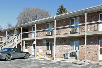 Valley Oak Apartments in Toledo, OH - Building Photo - Building Photo