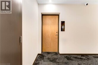 104 Garment St in Kitchener, ON - Building Photo - Building Photo