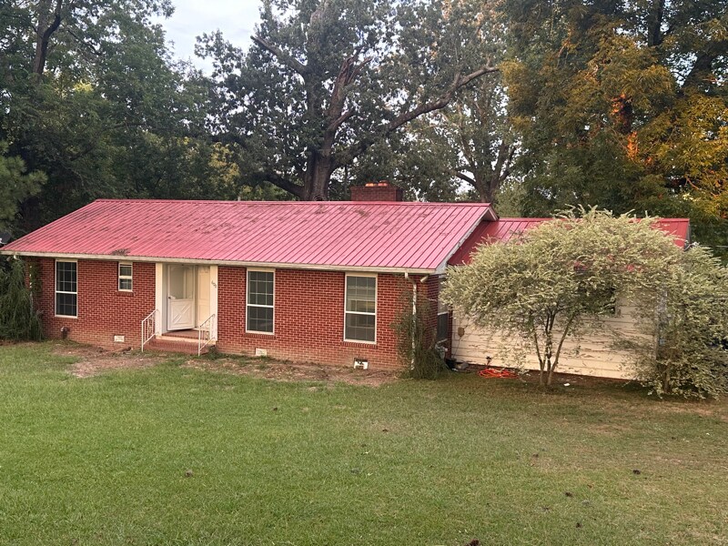608 5th St in Baldwyn, MS - Building Photo