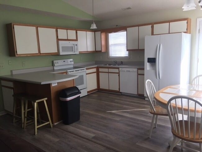 422 Holly St in Emerald Isle, NC - Building Photo - Building Photo