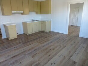 154 E Colden Ave, Unit 156 in Los Angeles, CA - Foto de edificio - Building Photo