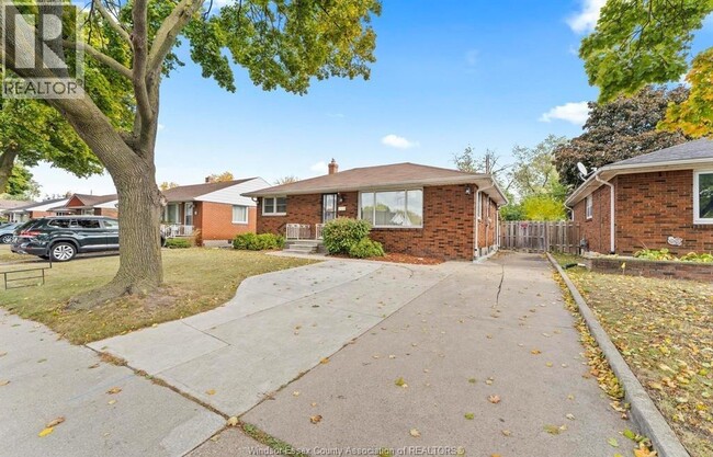 1374 Josephine Ave in Windsor, ON - Building Photo - Building Photo