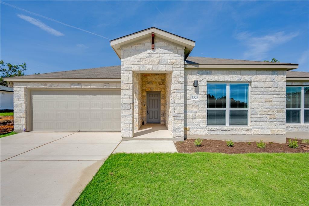 4304 Liberty Ln in Lago Vista, TX - Building Photo