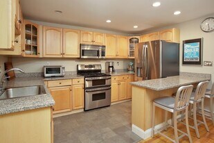 45 Warren Ave, Unit G in Boston, MA - Building Photo