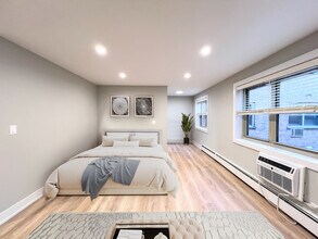 530 W Aldine, Unit 17 in Chicago, IL - Building Photo - Building Photo