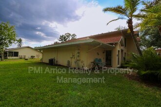 323 Knottwood Ct in Sun City Center, FL - Building Photo - Building Photo