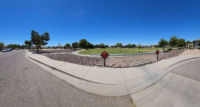 2751 W Sunland Ave in Phoenix, AZ - Building Photo - Building Photo