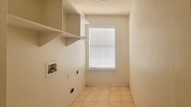 10449 Valle Suave Dr in Socorro, TX - Foto de edificio - Building Photo