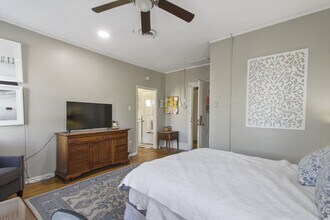 633 College St, Unit 633 B in Macon, GA - Foto de edificio - Building Photo