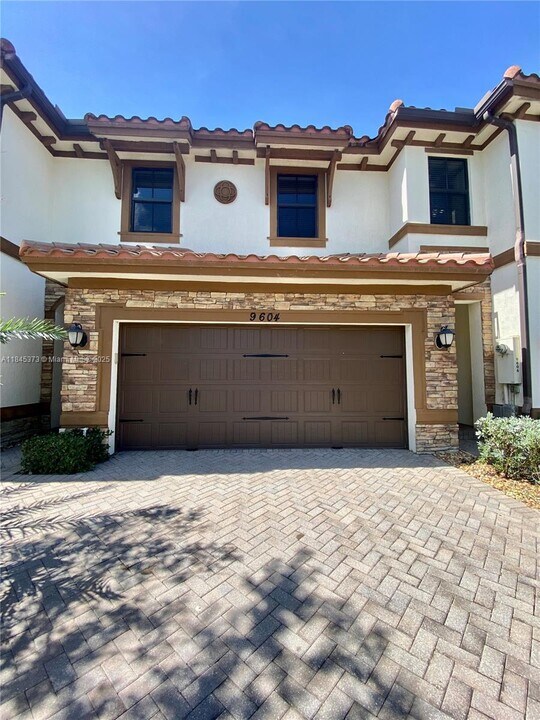 9604 Town Parc Cir N in Parkland, FL - Building Photo