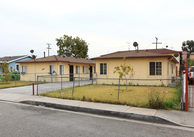 4714-4718 E 57th St in Maywood, CA - Foto de edificio - Building Photo