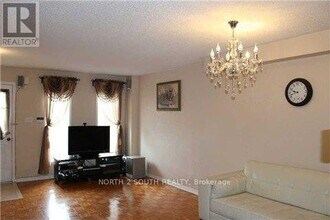 326 Hawkview Blvd in Vaughan, ON - Building Photo - Building Photo