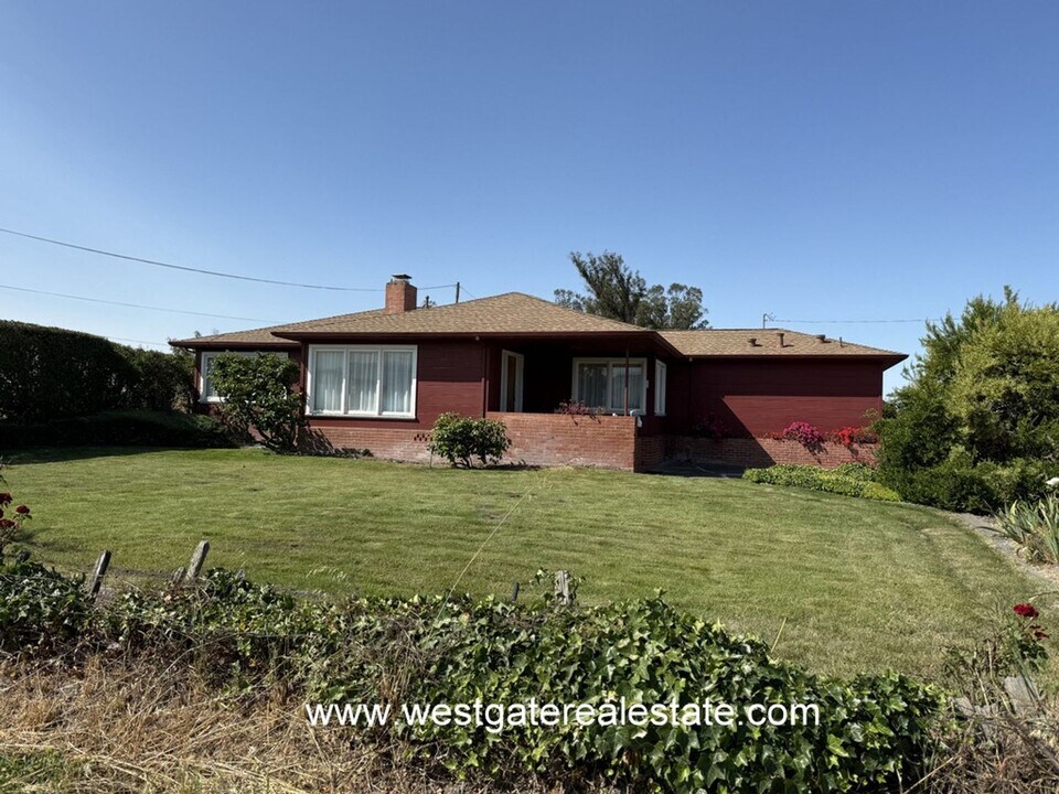 427 Corona Rd in Petaluma, CA - Building Photo