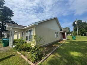 2069 Legion Rd in Sneads, FL - Building Photo - Building Photo