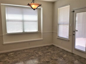 8613 Corral Cir in Fort Worth, TX - Foto de edificio - Building Photo