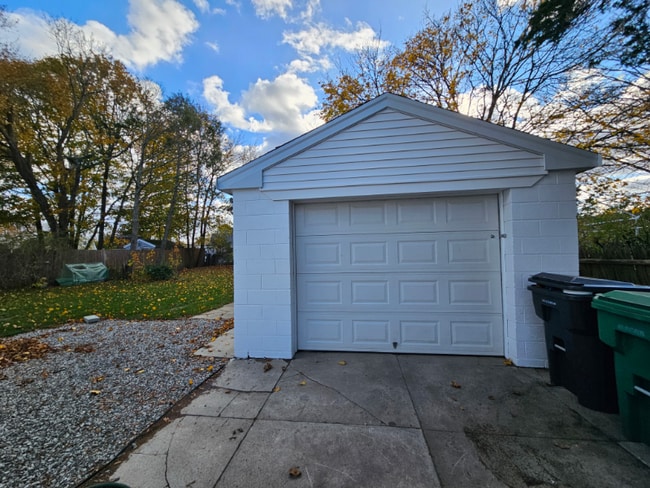 1162 Main Ave in Warwick, RI - Building Photo - Building Photo