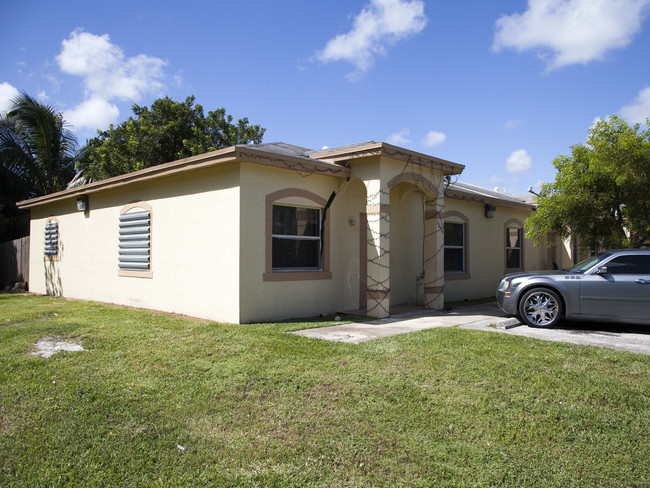 28385 SW 139th Pl in Homestead, FL - Building Photo - Building Photo