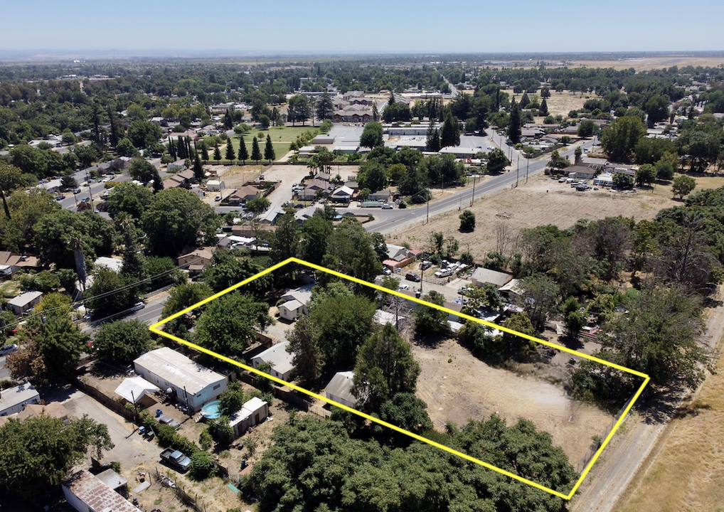 5882 Riverside Dr in Olivehurst, CA - Building Photo