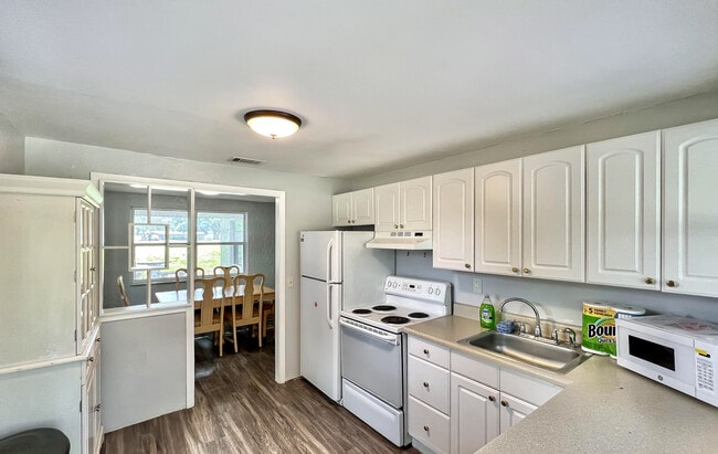 12866 Campbell Ln in Largo, FL - Building Photo - Building Photo