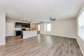 10135 Mangrove Well Rd in Ruskin, FL - Building Photo - Building Photo