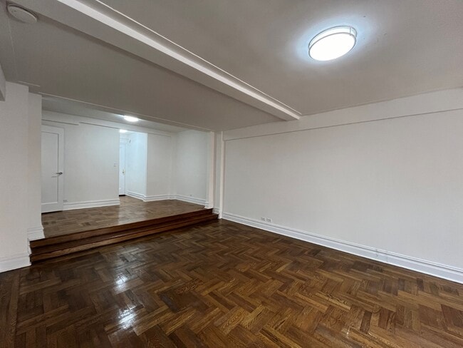 137 E 38th St, Unit 10B in New York, NY - Foto de edificio - Building Photo