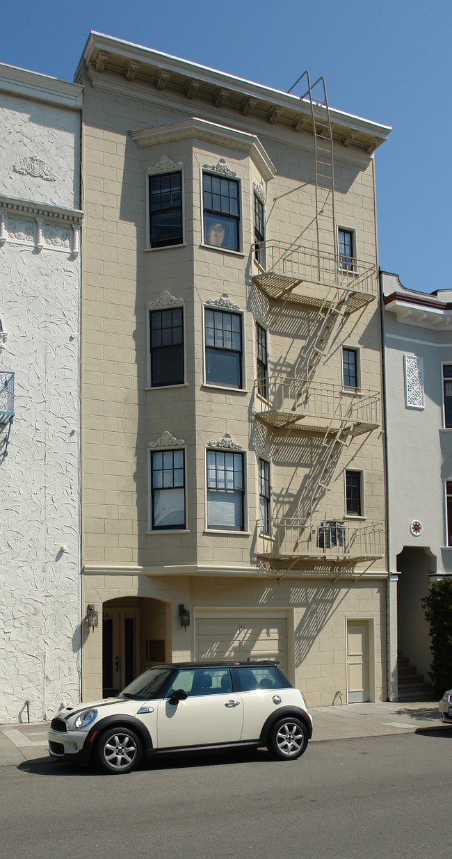 2530 Chestnut St in San Francisco, CA - Building Photo - Building Photo