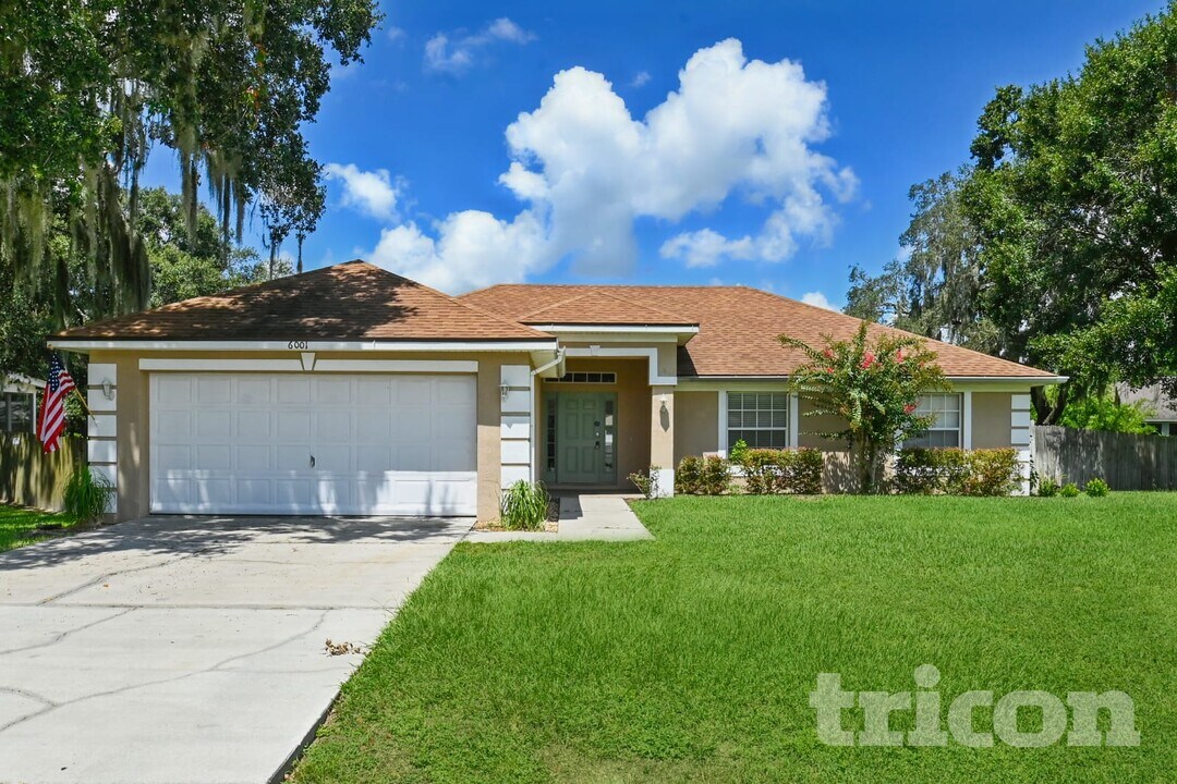 6001 White Tail Loop in Lakeland, FL - Building Photo