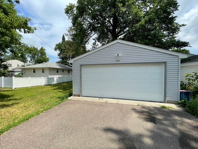 230 9th Ave N in Hopkins, MN - Building Photo - Building Photo