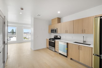 11814 Aviation Blvd in Inglewood, CA - Building Photo - Building Photo