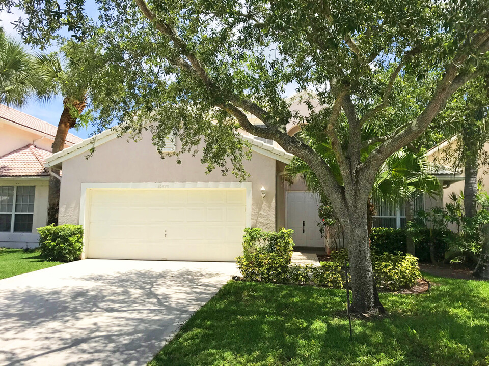 10875 Old Bridgeport Ln in Boca Raton, FL - Building Photo