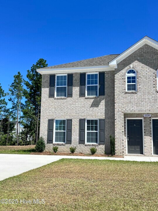1230 Masters Ln in Greenville, NC - Building Photo