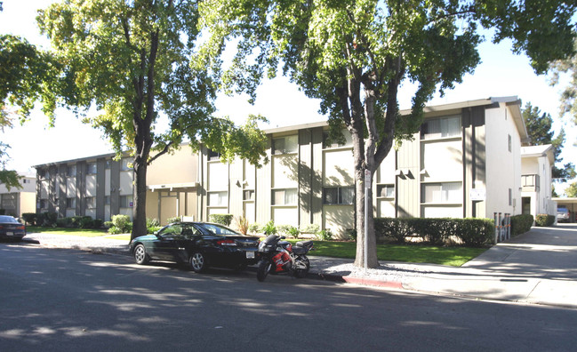 Oak Glen Apartments in San Jose, CA - Building Photo - Building Photo