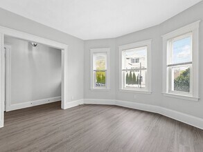 77 Lake St in Arlington, MA - Building Photo - Building Photo