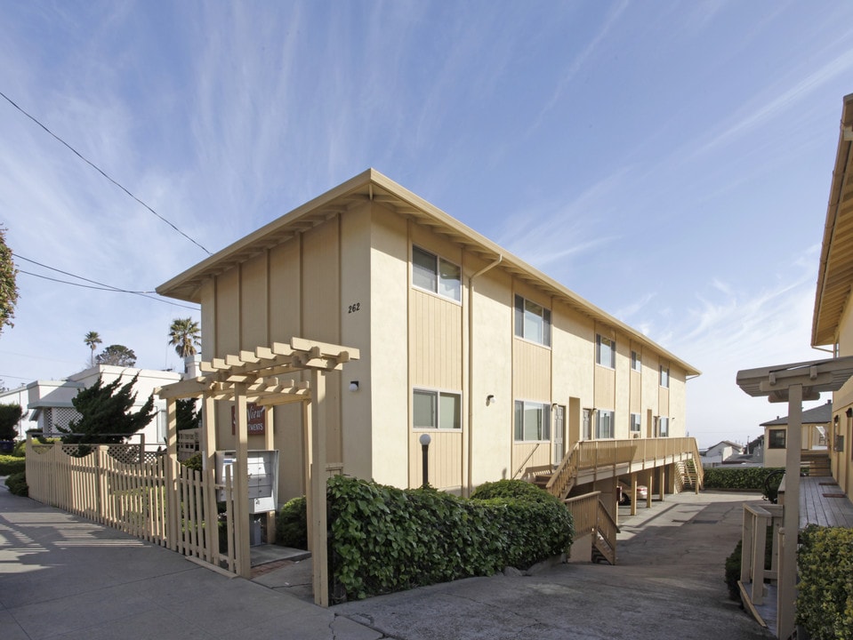 Sea View Apartments in Monterey, CA - Building Photo